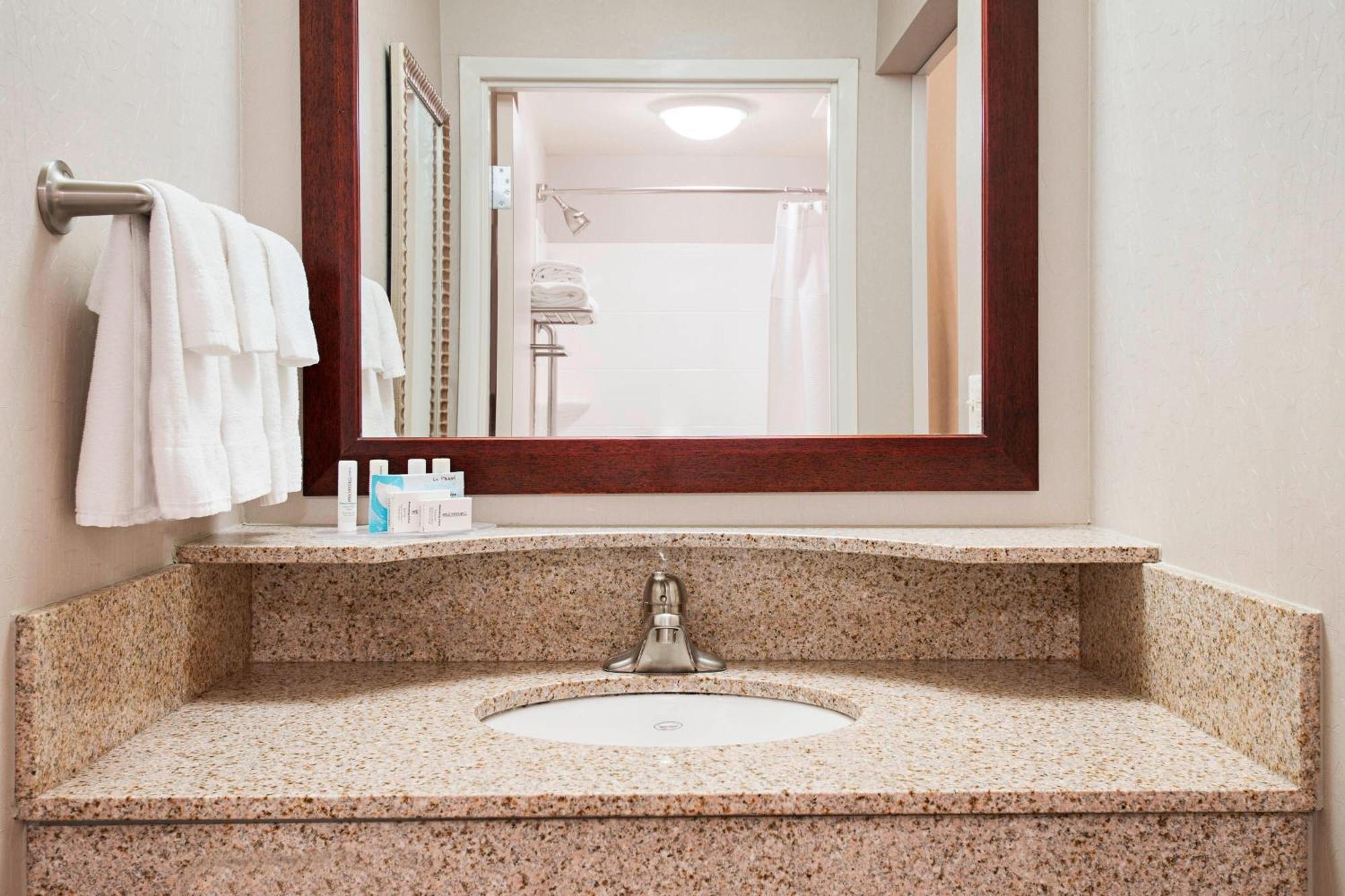 Springhill Suites By Marriott Wheeling Triadelphia Area Екстериор снимка